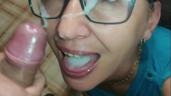Горячая латинка milf сосет и жестко трахается