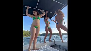Жирные сиськи и попы в диком морском жаре